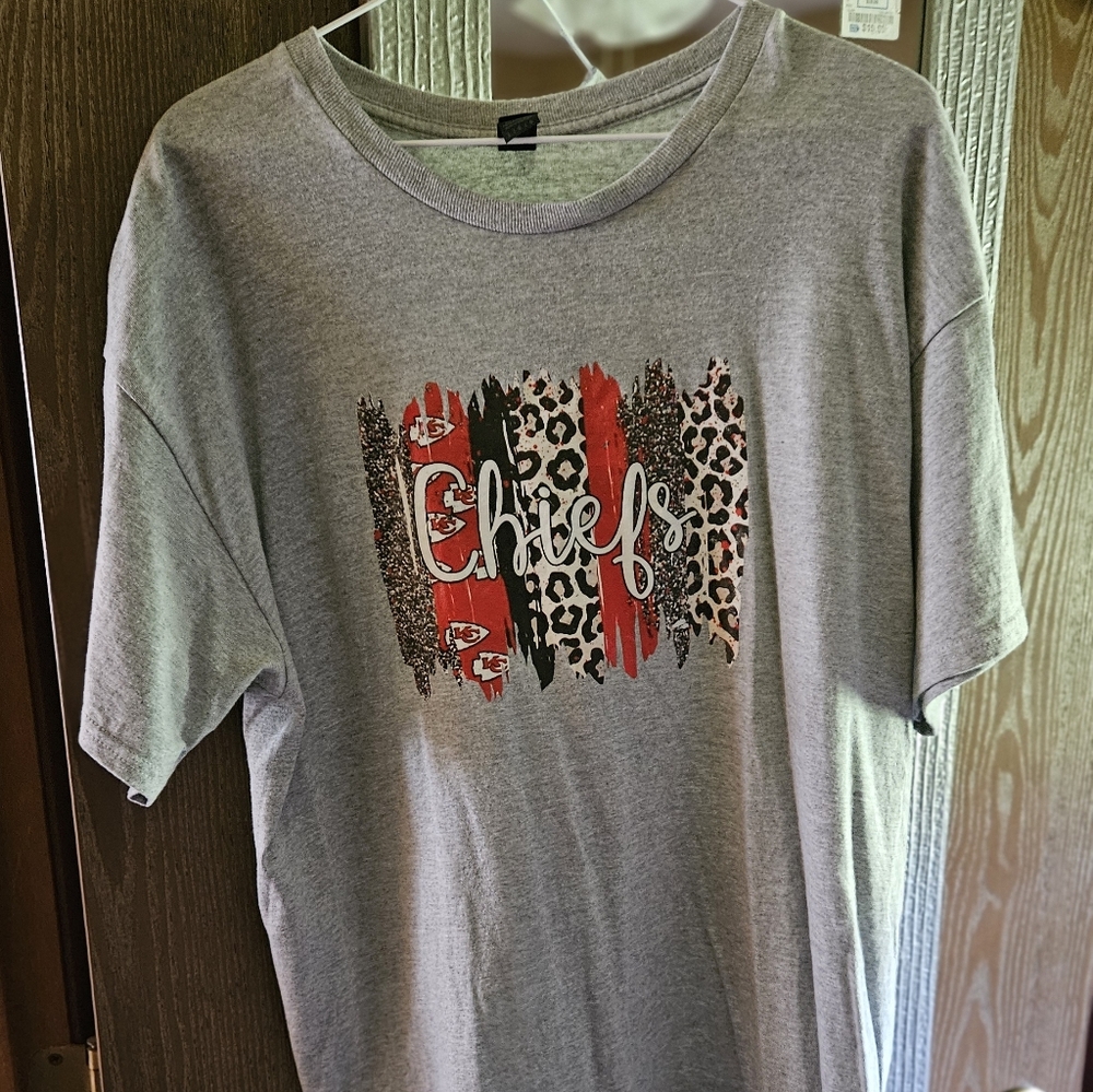 Gray "Chiefs" Graphic Tee with Red and Black Accents